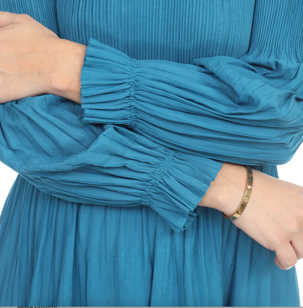 Veeca Long Sleeve Multi-Layer Dress