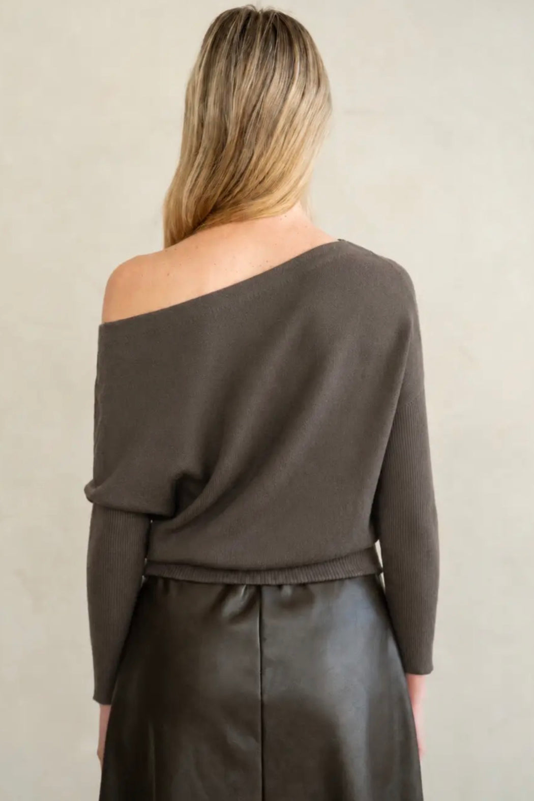 ASYMMETRIC NECK KNIT TOP