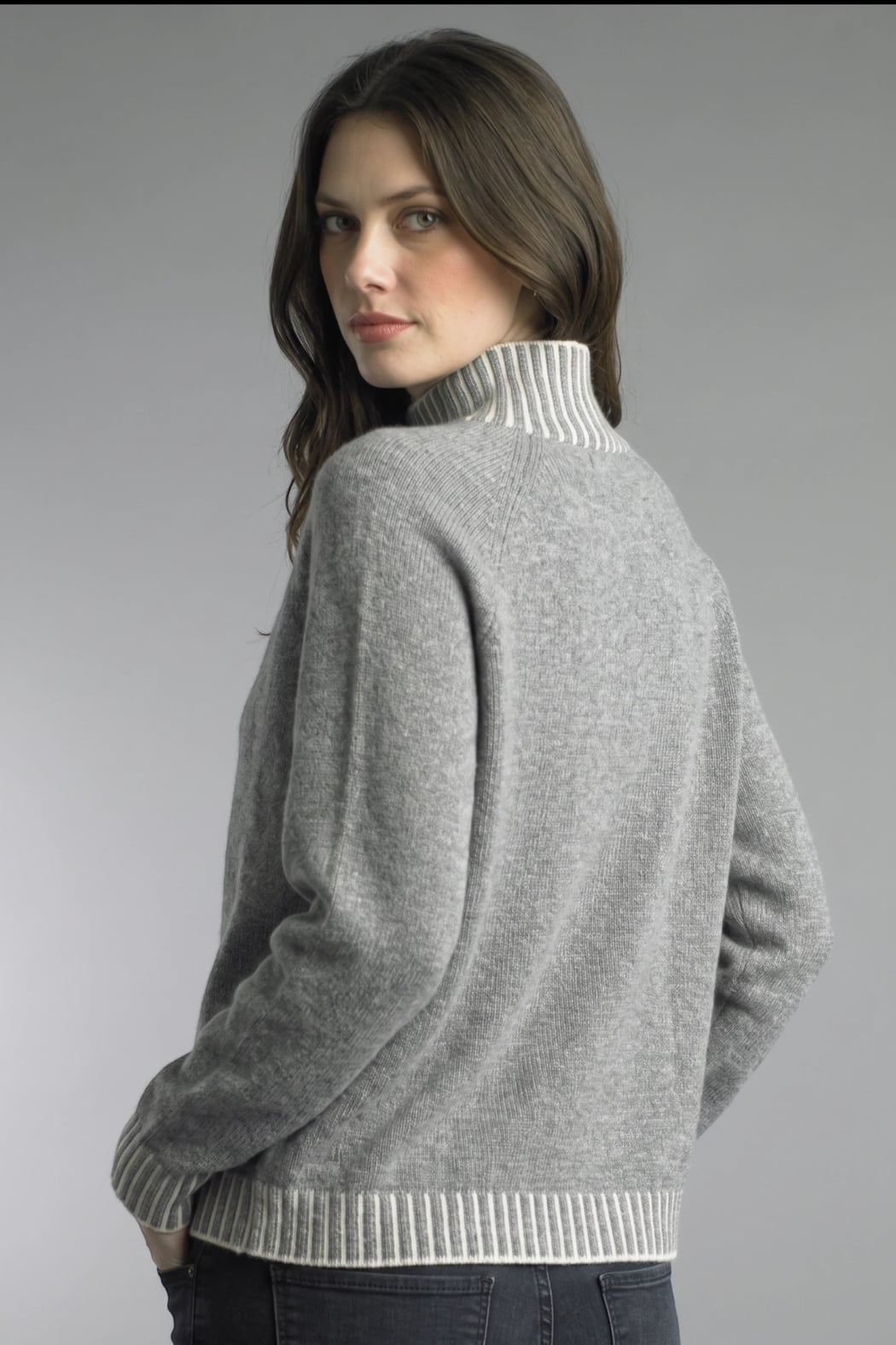 CONTRAST STITCHING SWEATER
