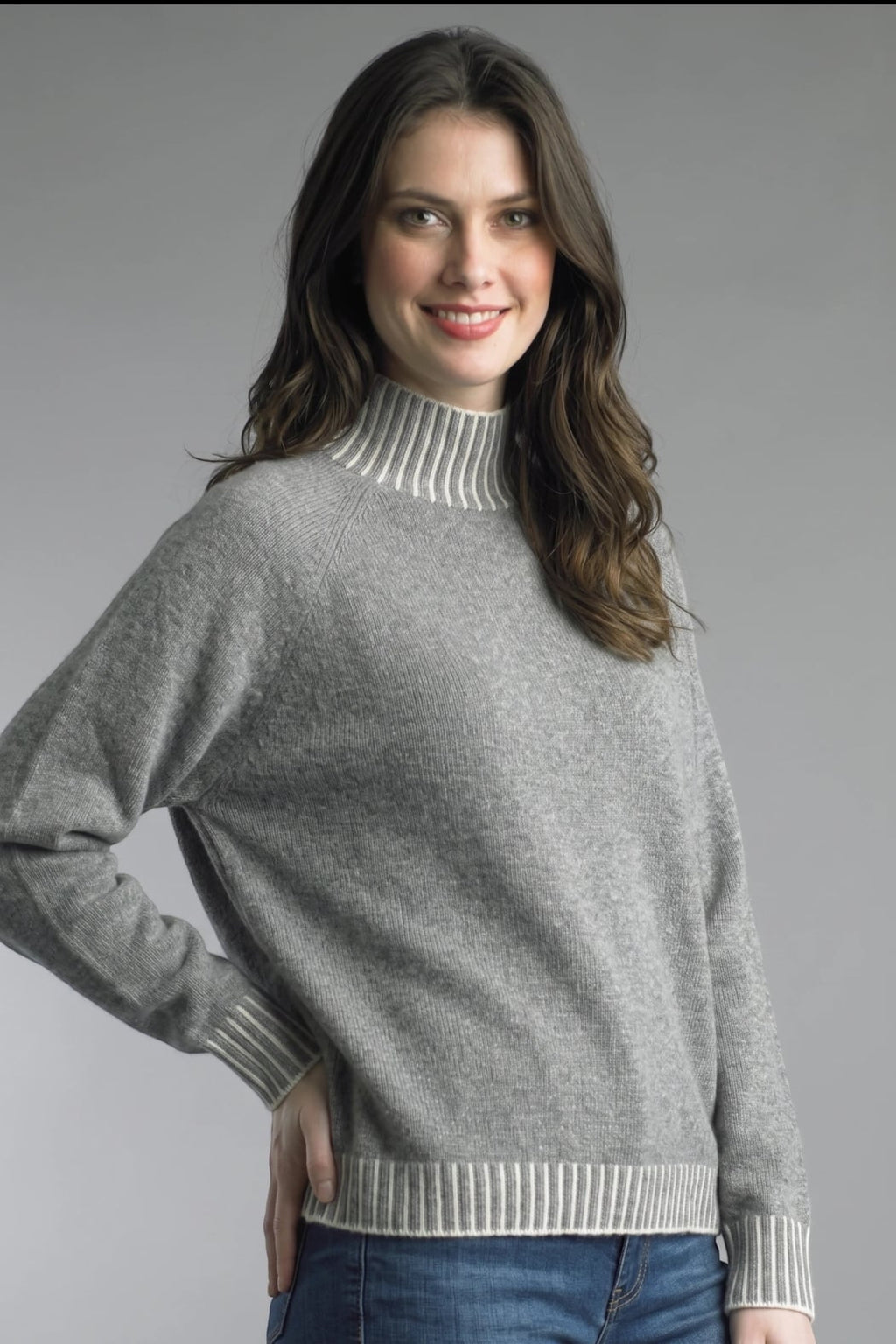 CONTRAST STITCHING SWEATER