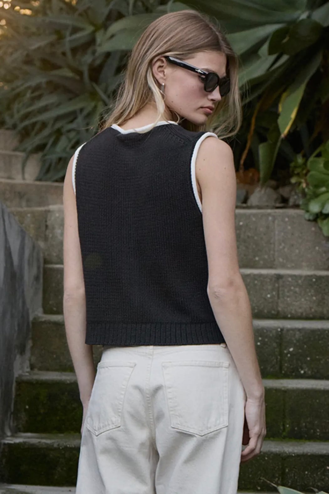 CONTRAST TRIM BUTTON VEST