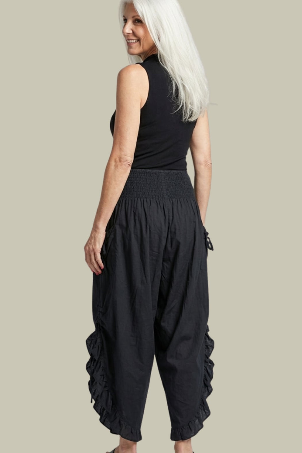 Cropped Pantaloon Pant in Black