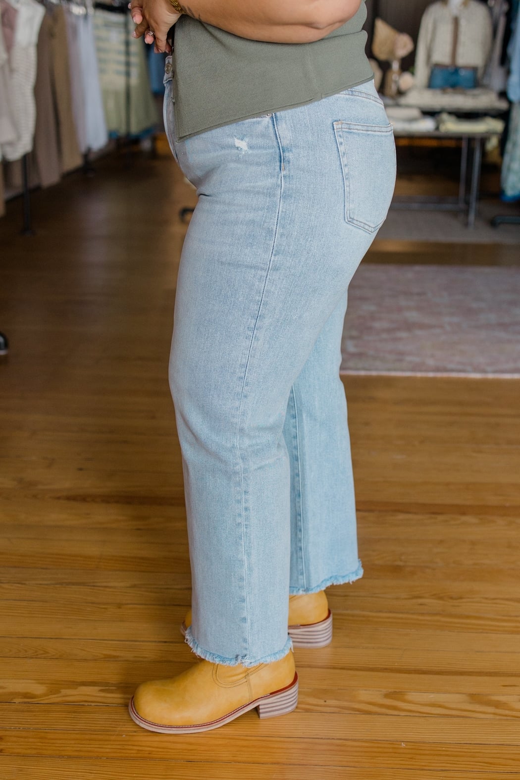 Emme Light High Rise Ankle Wide Leg Jean