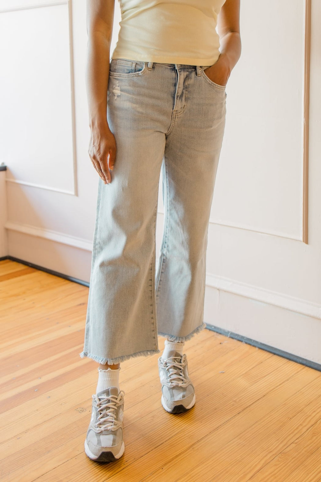 Emme Light High Rise Ankle Wide Leg Jean