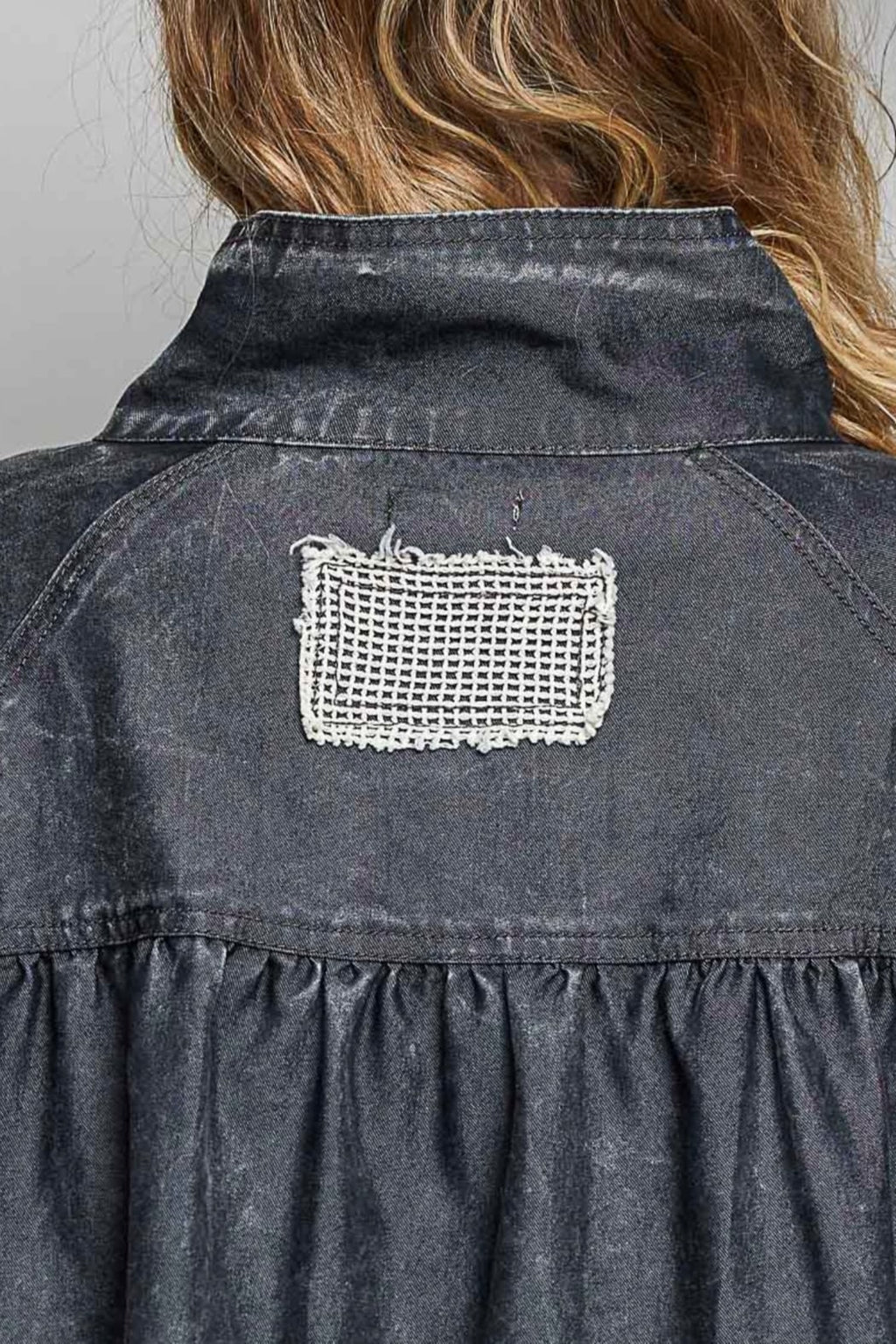 GATHERED RAW HEM JACKET