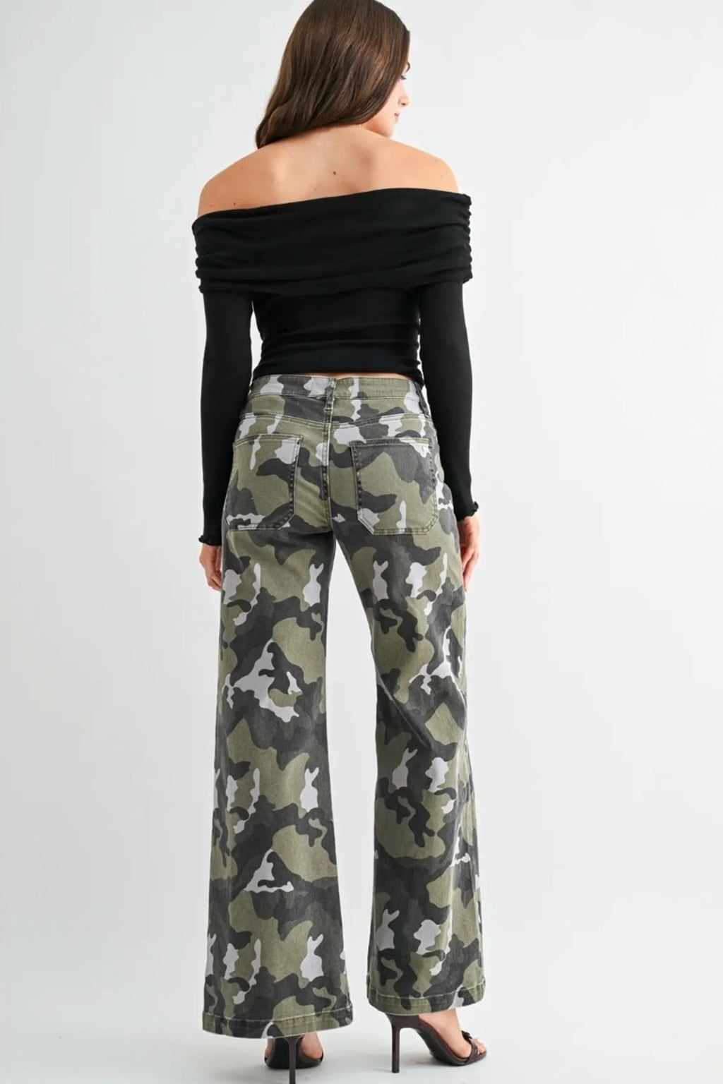 MID-RISE WIDE LEG JEAN