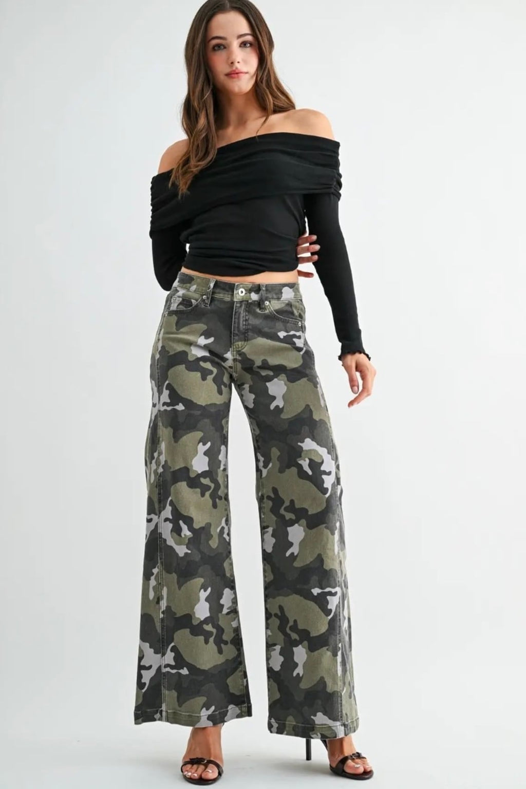 MID-RISE WIDE LEG JEAN