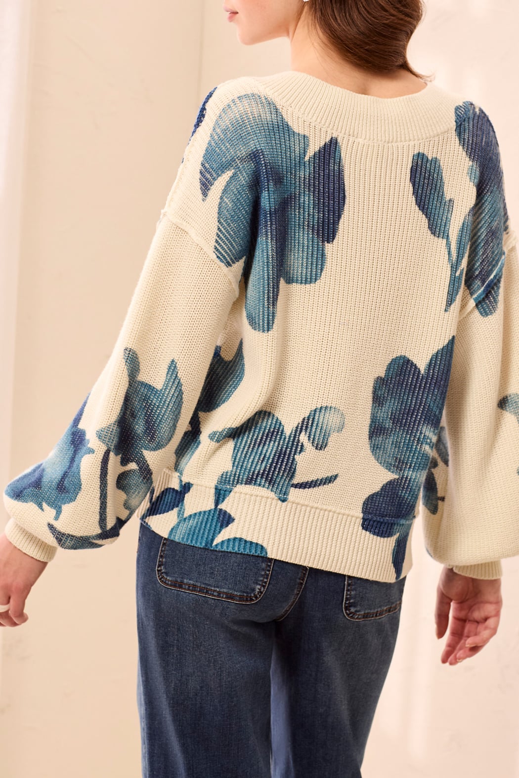Puff Sleeve Tyrint V-Neck Sweater