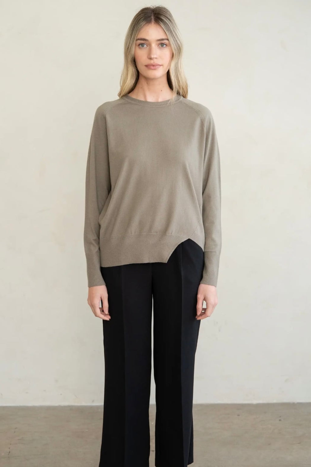 RELAXED LONG SLEEVE KNIT TOP