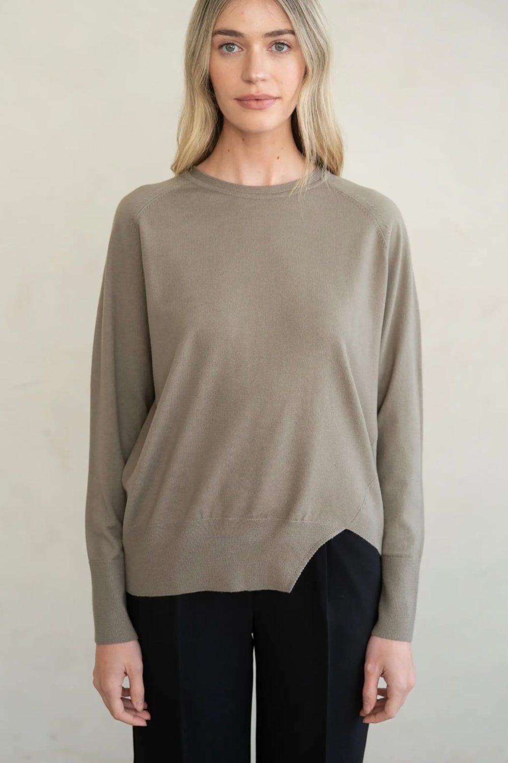 RELAXED LONG SLEEVE KNIT TOP