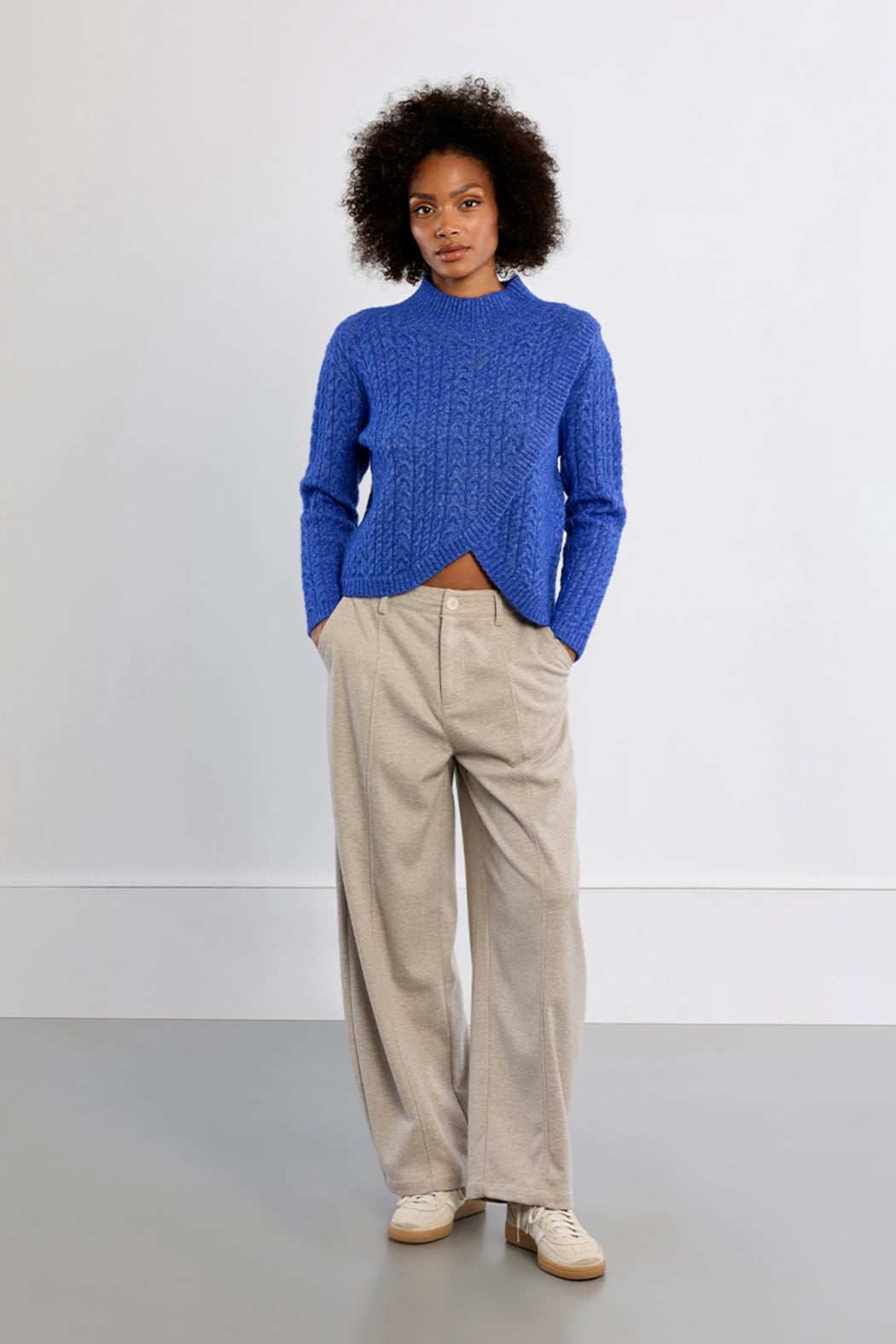 SPLIT SWEATER