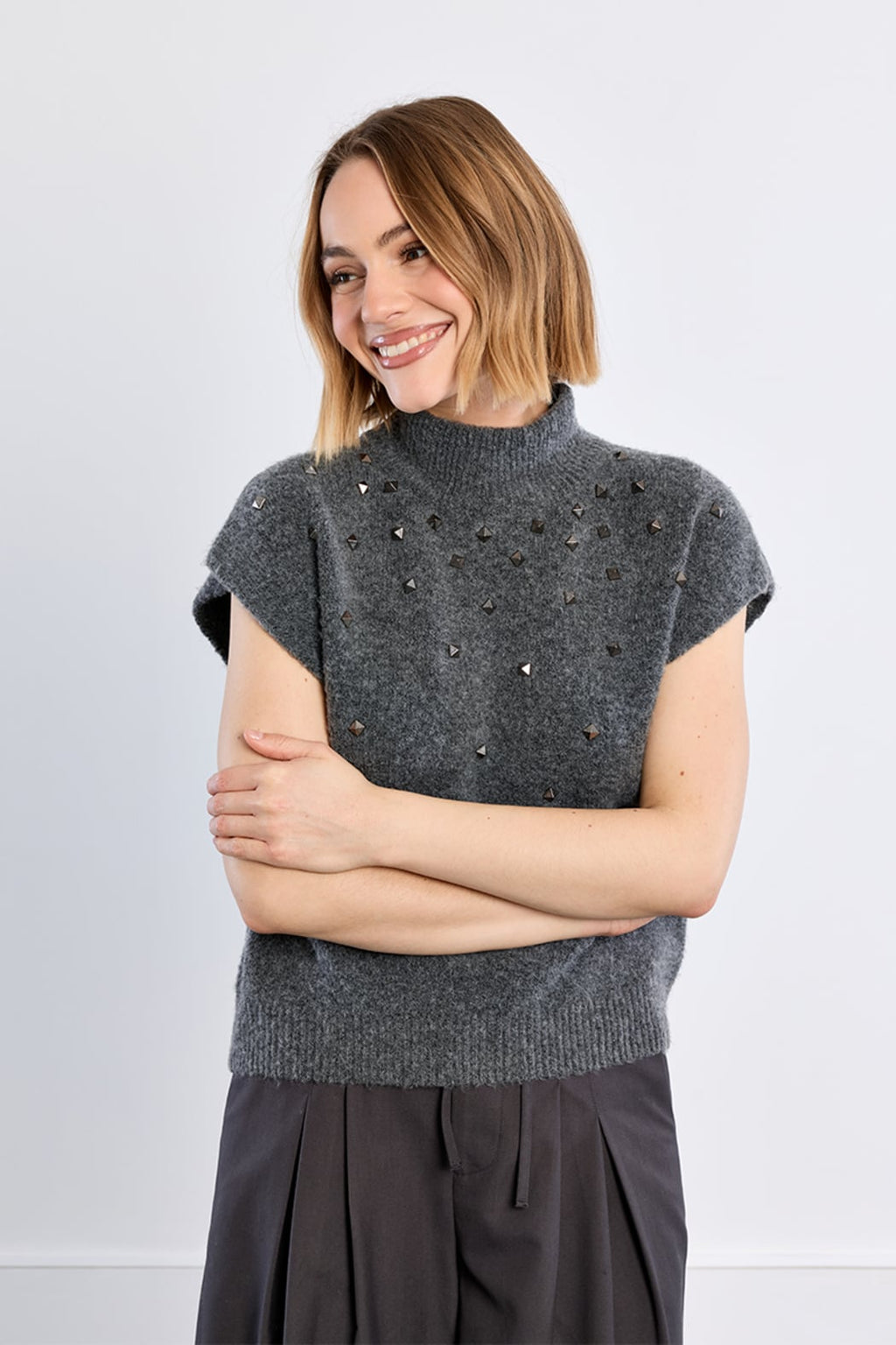 STUDS KNIT VEST