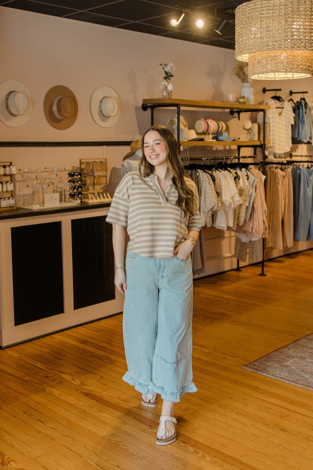 Wide-Leg Ruffled Hem Bloomer Jeans