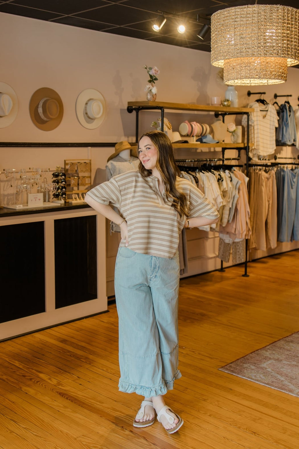 Wide-Leg Ruffled Hem Bloomer Jeans